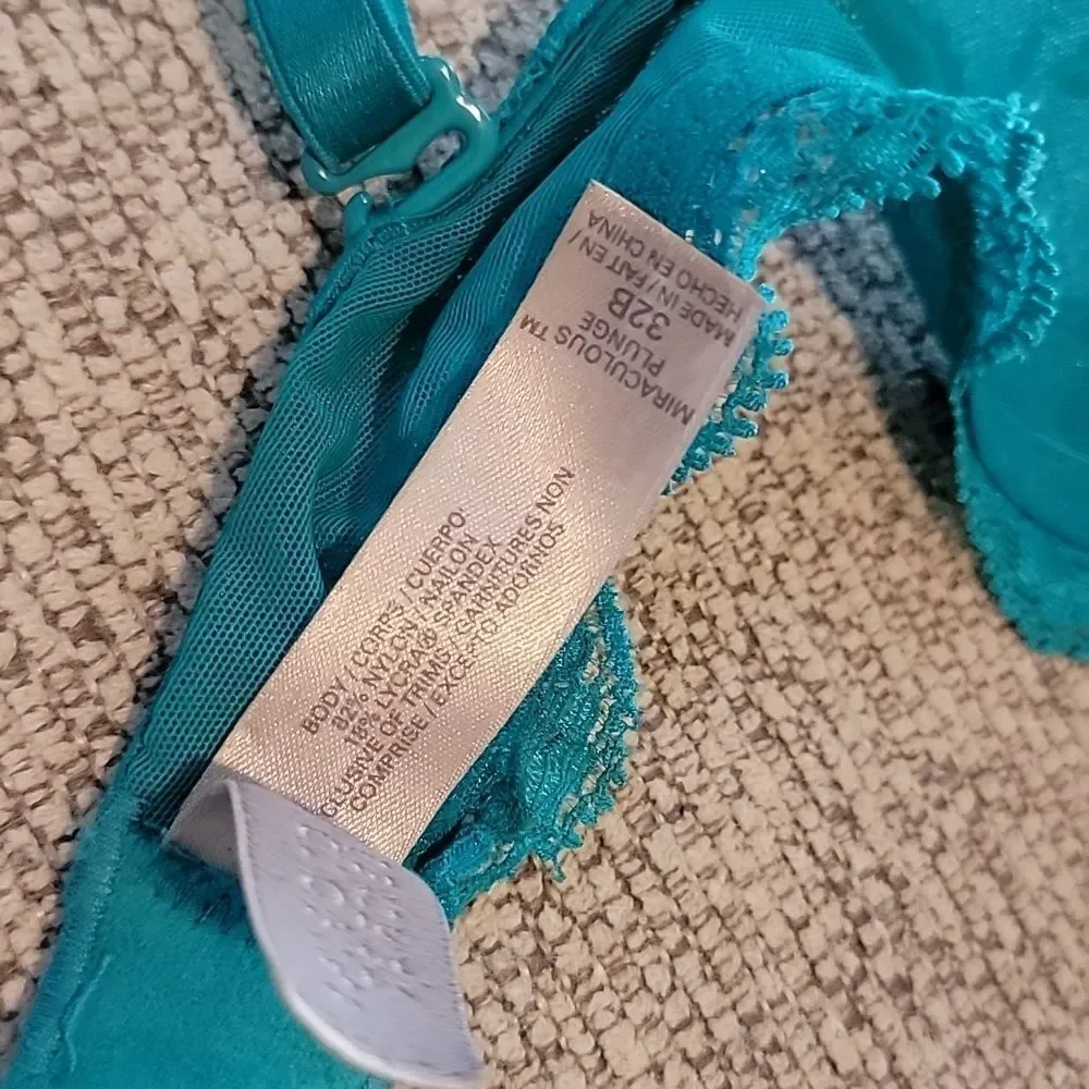 Victoria's Secret Miraculous Plunge Bra - Picture 5 of 9